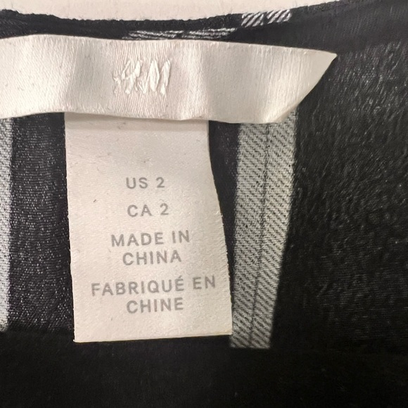 H&M Black & White Striped V-Neck Peplum Blouse Size 2 - Picture 3 of 4